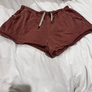 Vuori shorts size medium